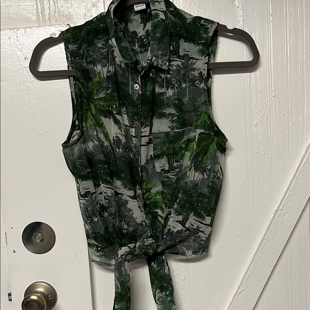 Bar III Green Sleeveless Mandarin Collar Blouse